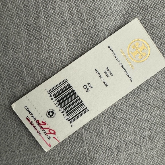 Tory Burch Continental Wallet with ID case - Picture 5 of 9